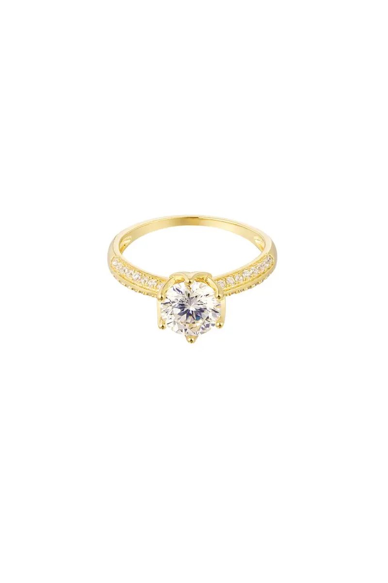 Essential Sparkling Crown Solitaire Ring