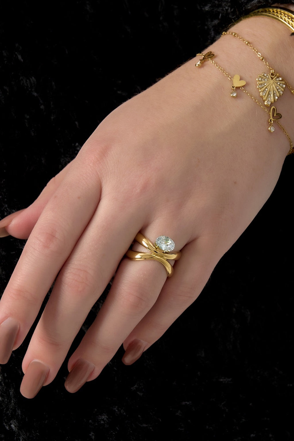 Simple Lines Ring with its Gemstone Nexora