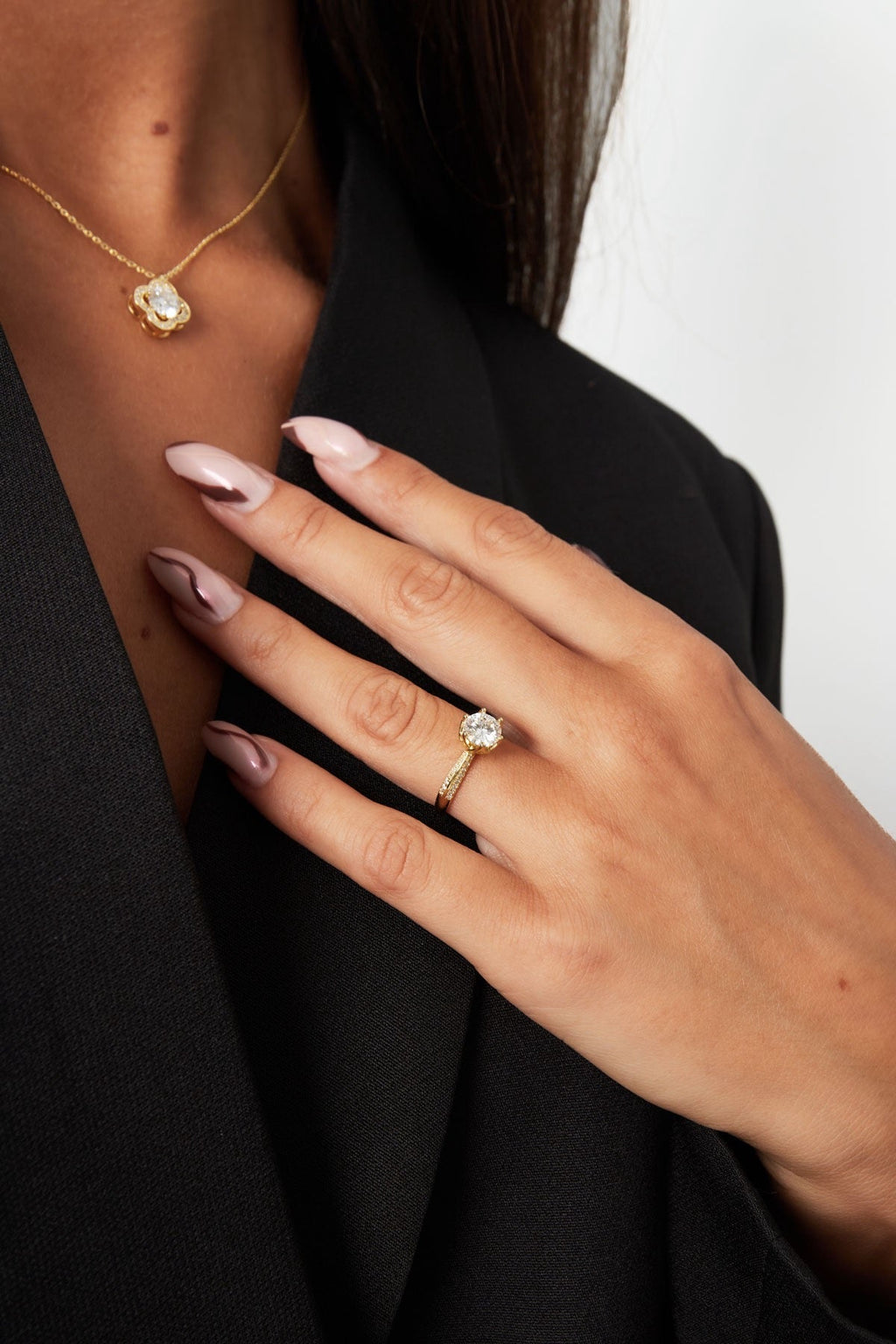 Essential Sparkling Crown Solitaire Ring Nexora